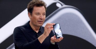 Hashtags, Hooks, And Halftime – Writing Mobile-First Captions For Fast Sports Clips